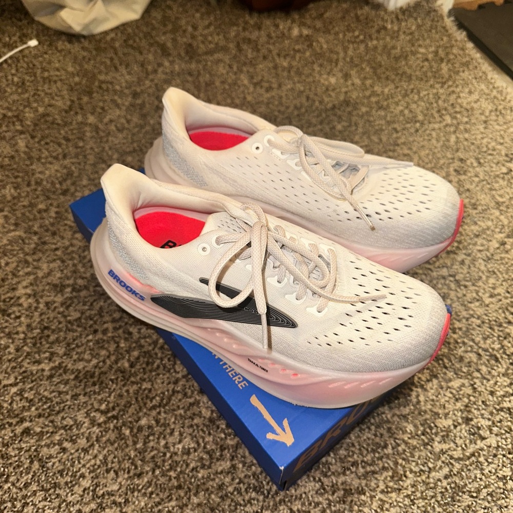 Brooks Glycerin Max Women's White and Pink Athletic Shoes